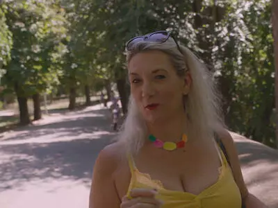 Scharfe MILF mit prallen Titten im Arschfickporno