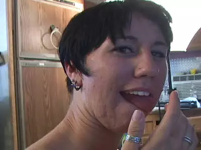 Milf nimmt Riesenschwanz in den Arsch und Mund